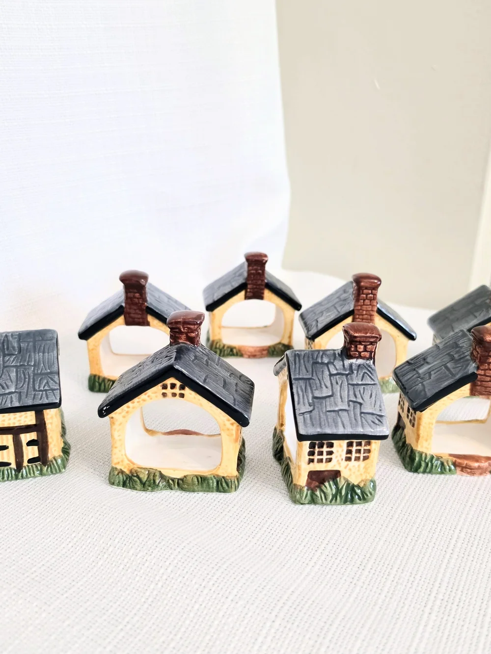 Cottage House Napkin Rings Set 8 Ceramic Granny Core New Home Dinner Party